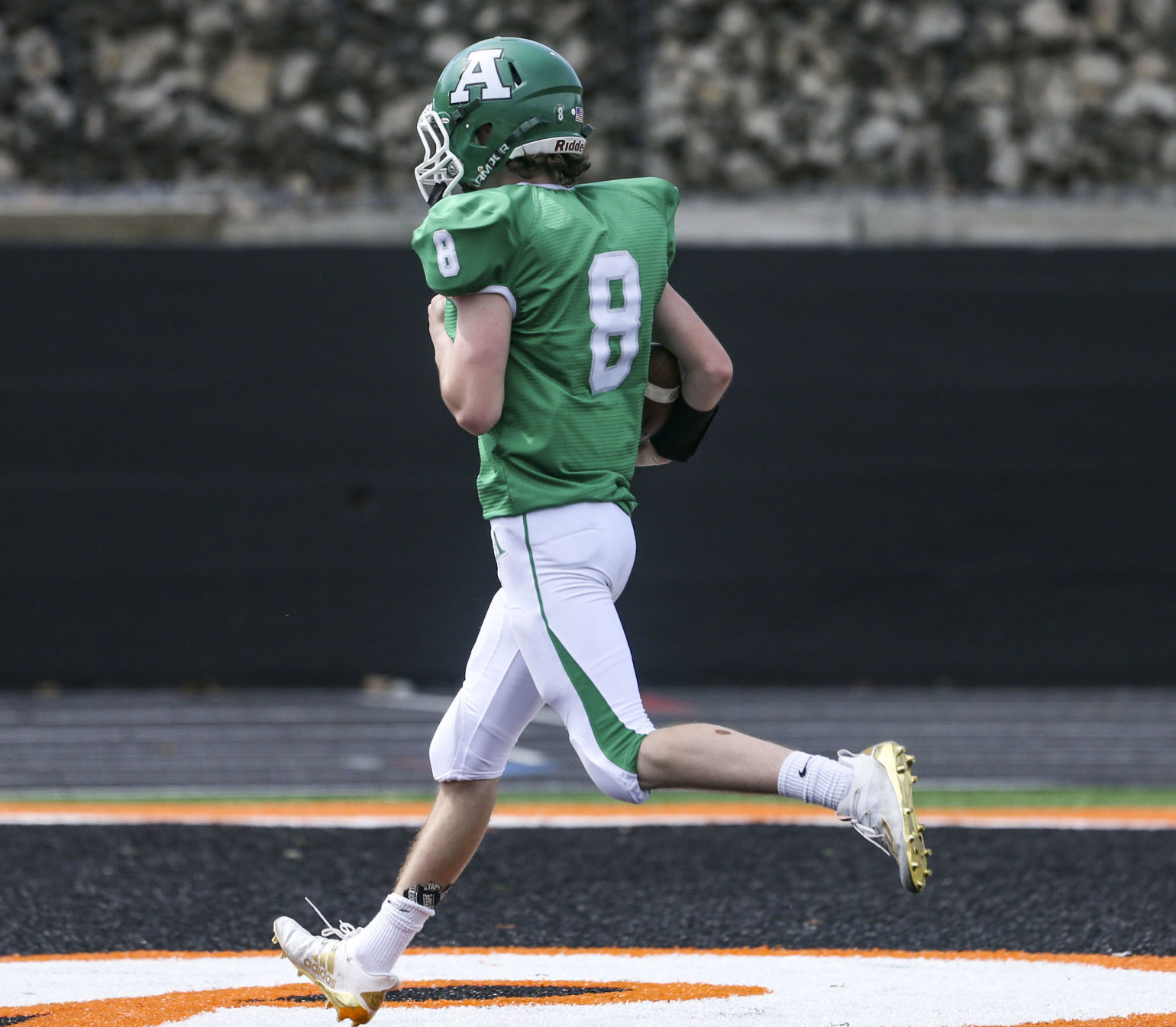 040521-qc-spt-gen-alleman-fball-12.JPG